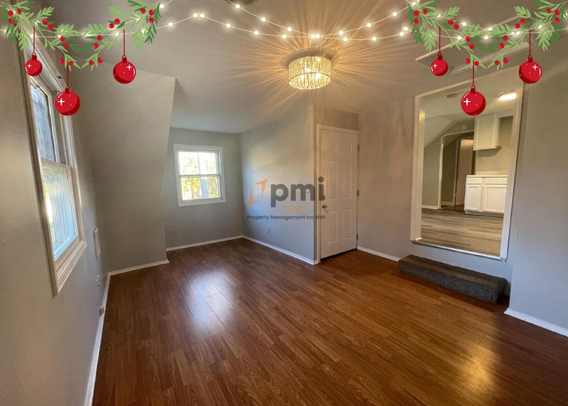 8000 Lake Shore Dr in Cedar Lake, IN - Building Photo