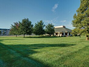 The Abbey Apartments in Springfield, MO - Building Photo - Building Photo