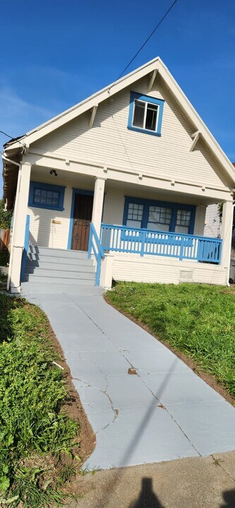 2366 E 21st St in Oakland, CA - Building Photo