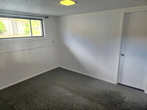 284 Alfred Dr in Tooele, UT - Building Photo - Building Photo