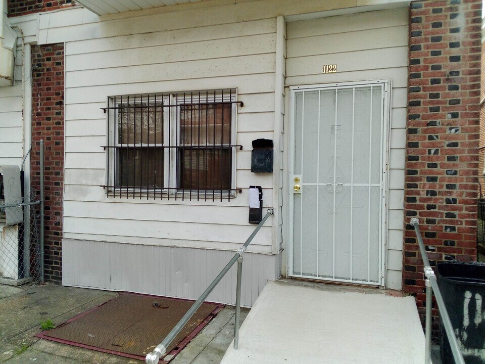 1122 W Rockland St in Philadelphia, PA - Building Photo