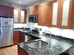 1636 W Beach Ave in Chicago, IL - Building Photo - Building Photo