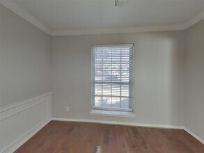 5523 Foresthaven Dr in Houston, TX - Building Photo - Building Photo