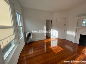 146 Oxford St, Unit 8 in Somerville, MA - Building Photo - Building Photo