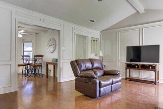 16744 Overland Stage Dr in Tyler, TX - Foto de edificio - Building Photo