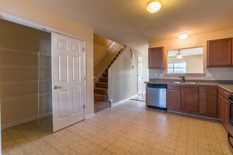 303 Caldwell Loop in Jacksonville, NC - Building Photo - Building Photo
