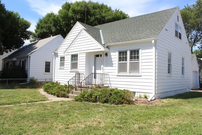 1050 E 8th St in Fremont, NE - Foto de edificio - Building Photo