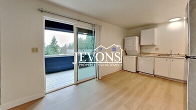 2076 E 56th St in Tacoma, WA - Foto de edificio - Building Photo