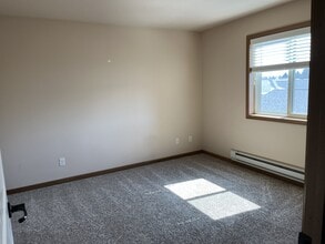 1616 1st Ave NE, Unit 204 in Watertown, SD - Building Photo - Building Photo