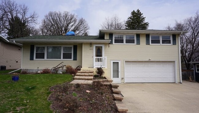 property at 6420 Lakeview Blvd