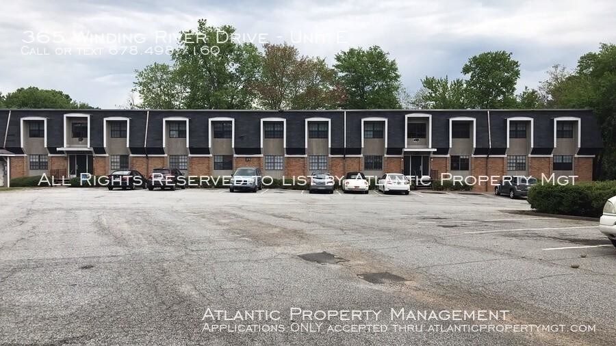 365 Winding River Dr in Atlanta, GA - Building Photo