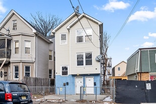 137 Godwin Ave, Unit 2 in Paterson, NJ - Building Photo