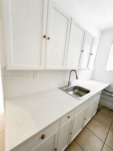 711 NW 1st St-Unit -3 in Miami, FL - Building Photo - Building Photo