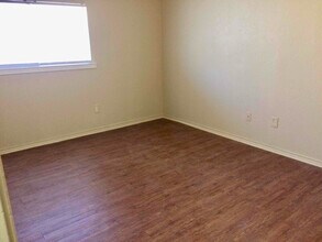 7611 Oak Chase in San Antonio, TX - Building Photo - Building Photo