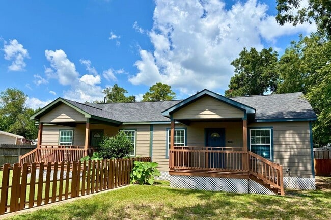 property at 406 McPhail St