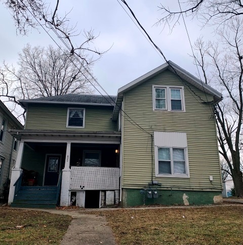 820 W Washington St in Bloomington, IL - Foto de edificio