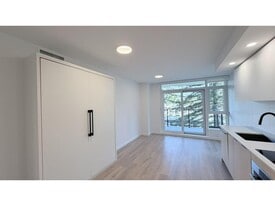 13738 Central Ave in Surrey, BC - Building Photo