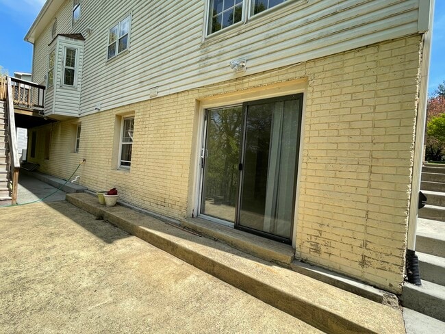 13946 Marblestone Dr in Clifton, VA - Building Photo - Building Photo