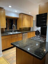 32 Windsor Rd in Great Neck, NY - Building Photo - Building Photo