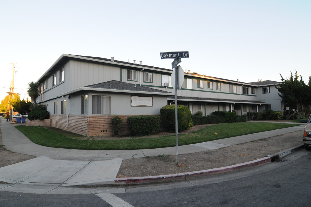 Oakmont Gardens in San Jose, CA - Building Photo