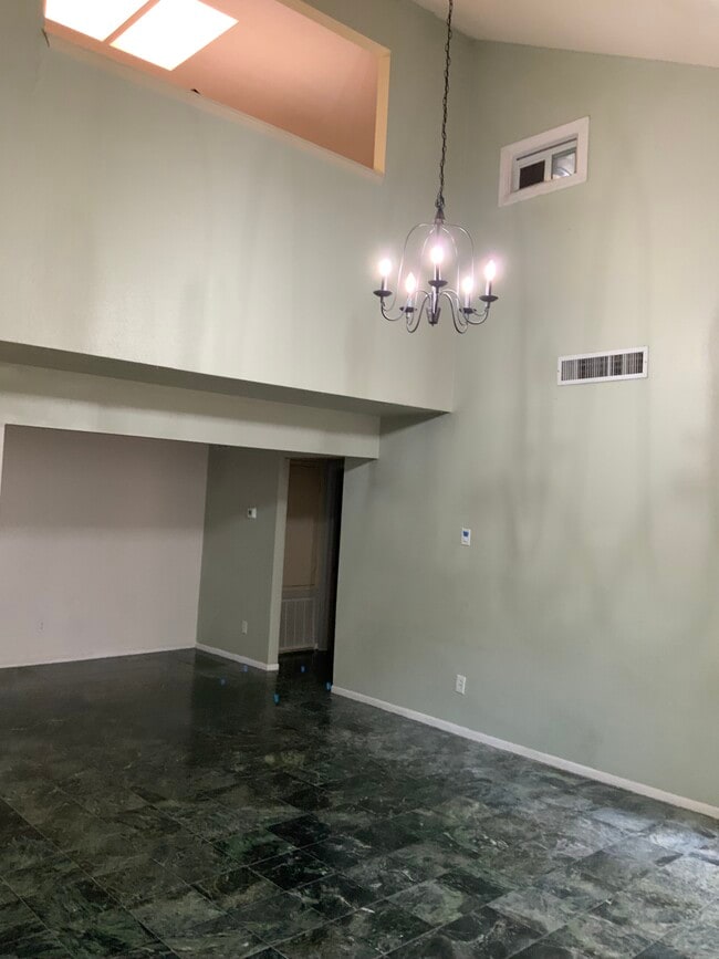 8100 Cambridge St, Unit 53 in Houston, TX - Building Photo - Building Photo