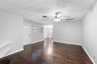 73 Dipping Ln in Houston, TX - Building Photo - Building Photo