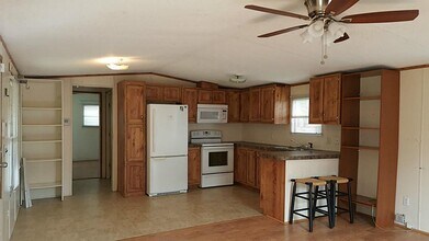 13289 FM Rd 2432 in Willis, TX - Foto de edificio - Building Photo