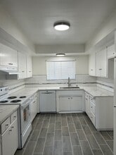 53 Suffolk Ave, Unit E in Sierra Madre, CA - Building Photo - Building Photo