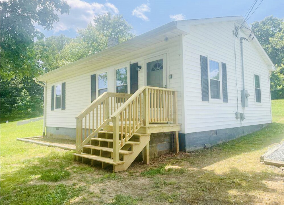 504 Central Ave in Hillsborough, NC - Building Photo