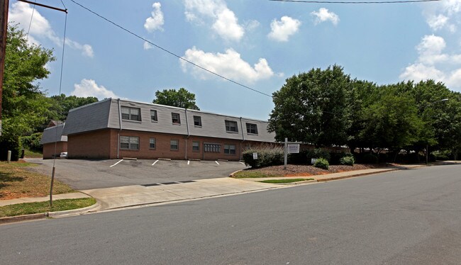 Chateau Apartments in Charlotte, NC - Foto de edificio - Building Photo