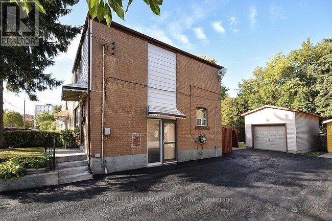158 Woodfern Dr in Toronto, ON - Building Photo - Building Photo