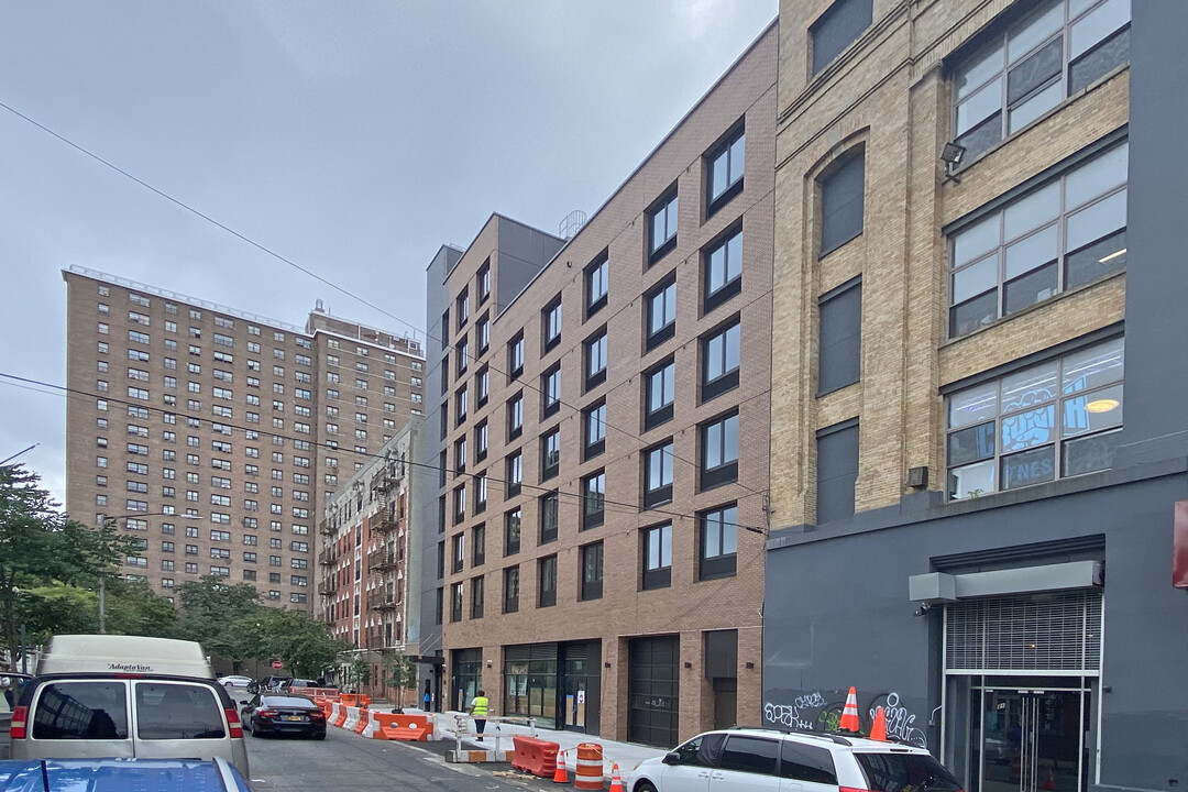 Debevoise Senior Housing in Brooklyn, NY - Foto de edificio