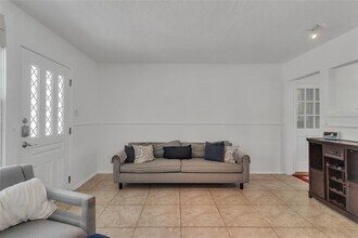 1302 Ludlow Terrace in Austin, TX - Building Photo - Building Photo