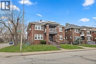 490 Giles Blvd W in Windsor, ON - Building Photo - Building Photo