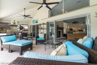 550 Cormorant Cove in Naples, FL - Foto de edificio - Building Photo