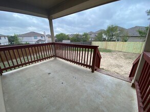 3902 Nuttall Oak Dr in San Antonio, TX - Building Photo - Building Photo