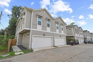 5620 Madison St in Houston, TX - Building Photo