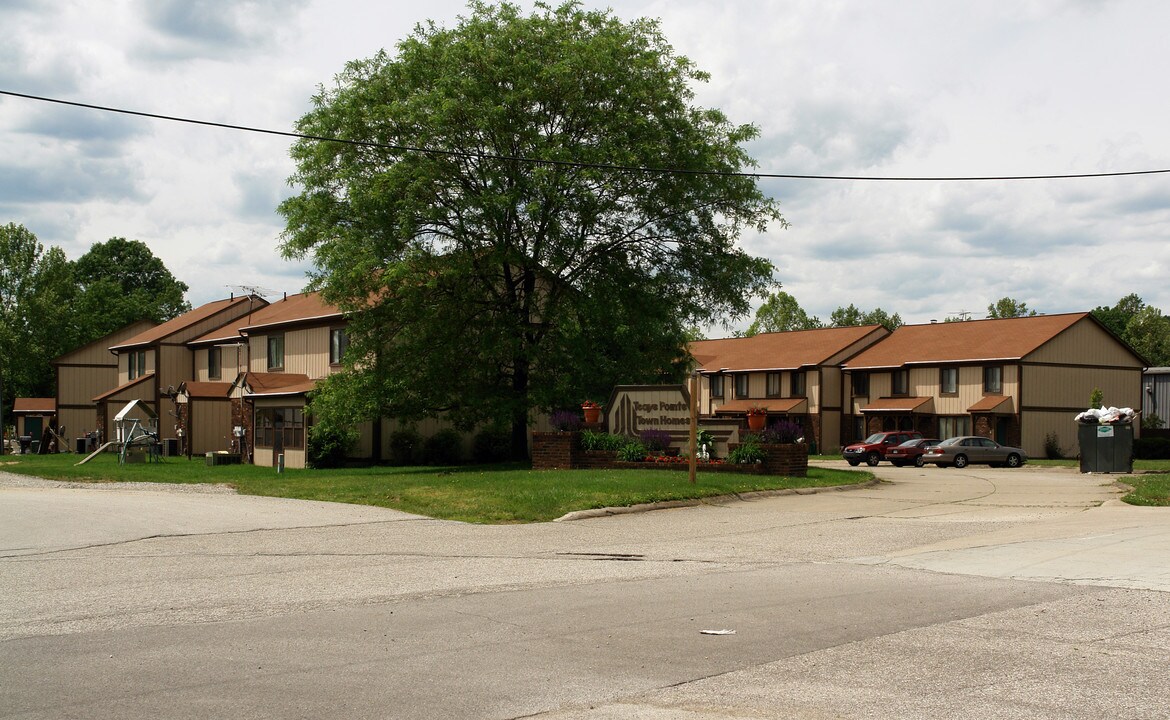 Teays Pointe Town Home in Scott Depot, WV - Building Photo