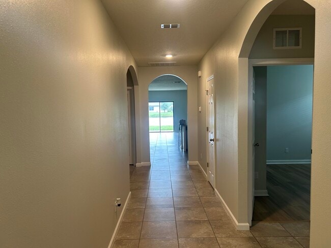 6270 NW Regent St in Port St. Lucie, FL - Building Photo - Building Photo