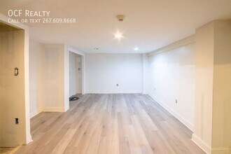 2504 S Broad St in Philadelphia, PA - Foto de edificio - Building Photo