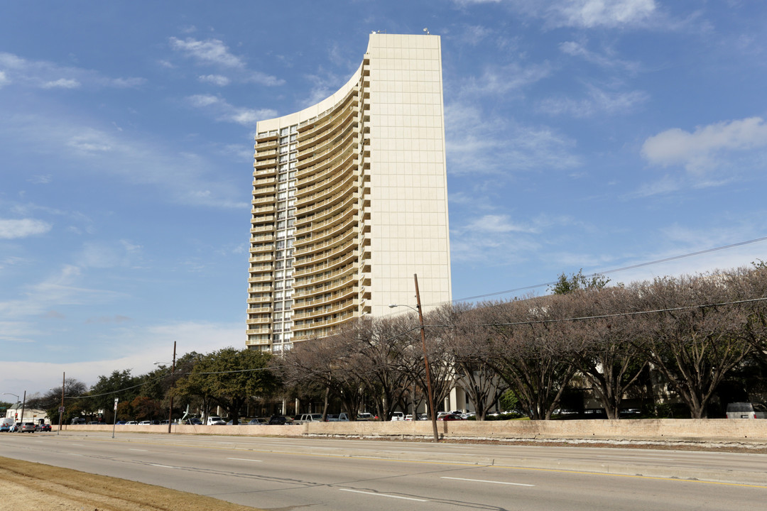 Preston Tower Condominiums in Dallas, TX - Building Photo