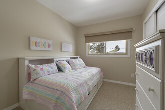 Creston Place Townhomes in Edmonton, AB - Building Photo - Building Photo