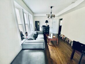3724 N Clark St in Chicago, IL - Building Photo - Building Photo