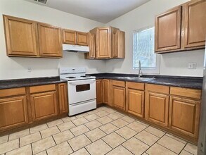119 E Ridgewood Ct in San Antonio, TX - Building Photo - Building Photo