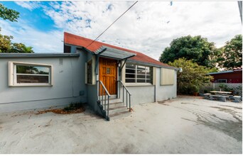 1131 SW 14th Ave, Unit 1 in Miami, FL - Foto de edificio - Building Photo