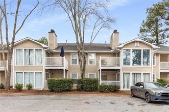 1702 Augusta Dr in Marietta, GA - Foto de edificio - Building Photo