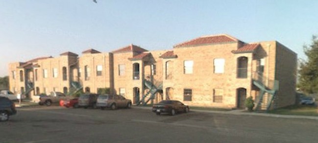 Townlake Apartments in Laredo, TX - Building Photo - Building Photo