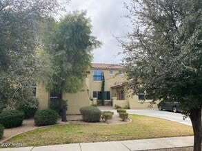 2757 E Powell Way in Gilbert, AZ - Building Photo - Building Photo