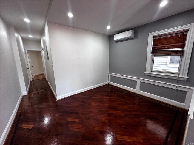 69 Bulwer Pl in Brooklyn, NY - Building Photo - Building Photo