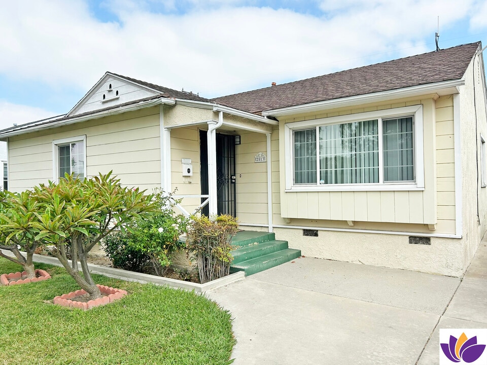 2513 Denmead St in Lakewood, CA - Building Photo